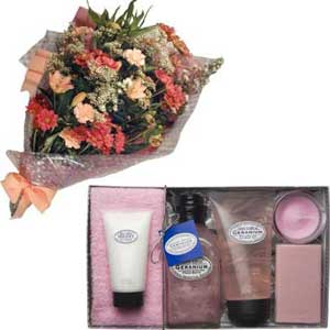 Bouquet and pampering gift set perfect for birthday gifts